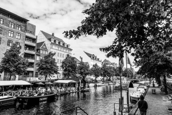 Copenhague Dinamarca Julio 2019 Famoso Christianshavn Con Coloridos Edificios Barcos — Foto de Stock