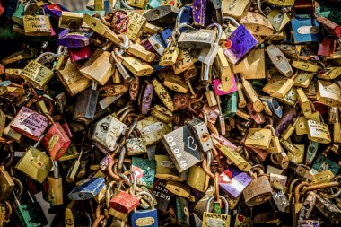 Wroclaw, Polonya - 15 Haziran 2019 Wroclaw Evleri ve Wroclaw şehrinin sokakları. Şehir manzarası