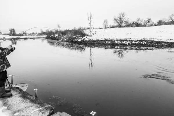 Rybaření Pstruhů Jezeře — Stock fotografie