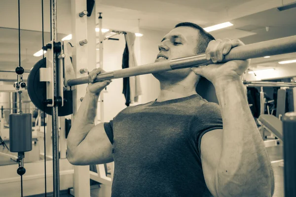 Hombre Hacer Deporte Gimnasio —  Fotos de Stock