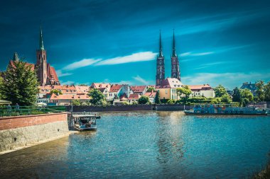 Muhteşem Mimarlık ve Kırbaç Kiliseleri