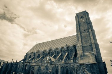 Muhteşem Mimarlık ve Kırbaç Kiliseleri