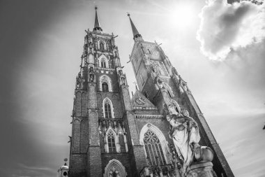 Muhteşem Mimarlık ve Kırbaç Kiliseleri