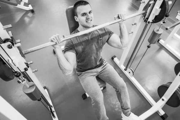 Hombre Hacer Deporte Gimnasio — Foto de Stock