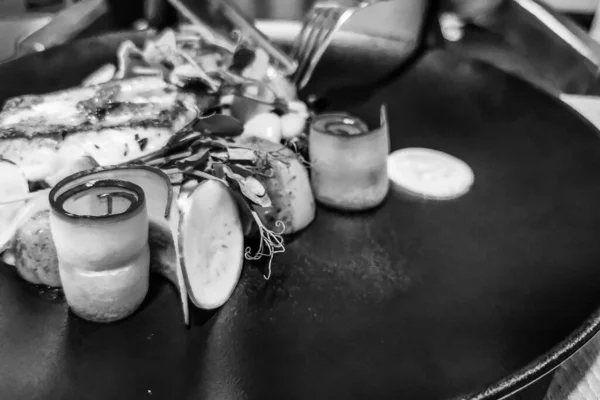 Poleiro Lúcio Grelhado Com Fundo Comida Legumes — Fotografia de Stock