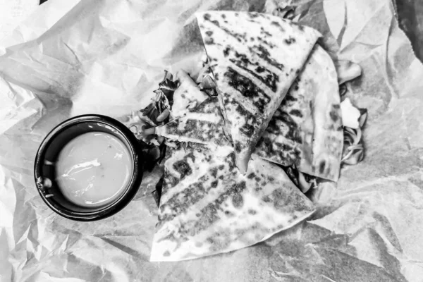 Pan Pita Relleno Delicioso Aperitivo Salsa —  Fotos de Stock
