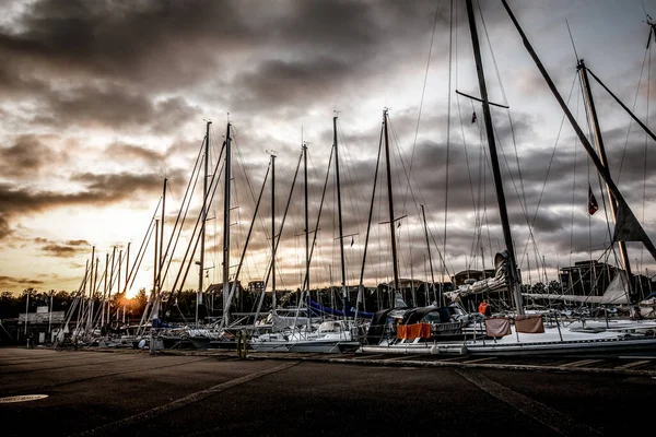 Копенгаген Данія Липня 2019 Чудовий Пірс Увечері Чудовими Парусними Яхтами — стокове фото