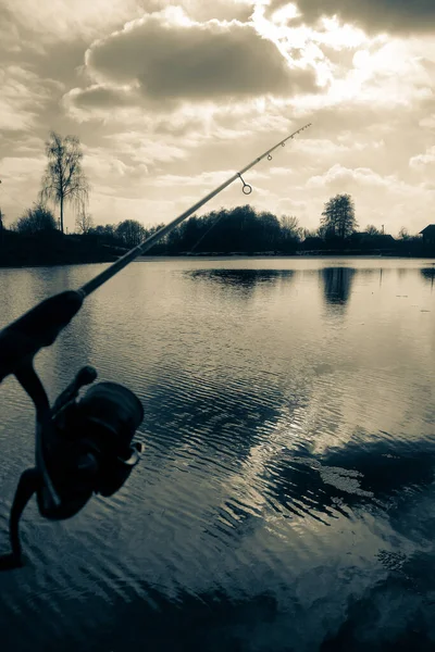 Pesca Del Luccio Sul Lago — Foto Stock