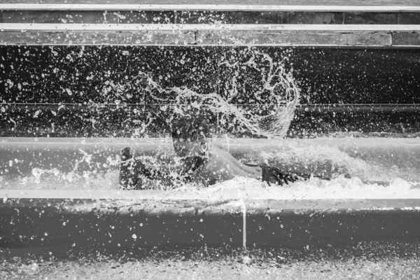 Garçon Monte Toboggan Dans Parc Aquatique — Photo