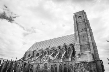 Muhteşem Mimarlık ve Kırbaç Kiliseleri