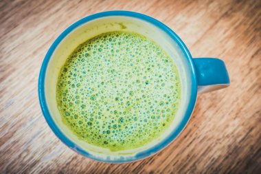 Bir kafede latte eşleştir