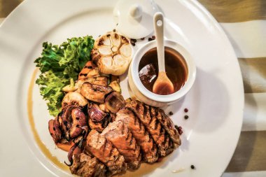 Soslu lezzetli et, yemek arkaplanı