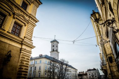 Lviv, Ukrayna - 23 Ocak 2019. Muhteşem kış Lviv mimarisi ve sokakları