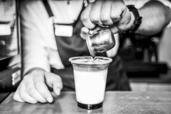 Barista Hace Café Fondo Café — Foto de Stock