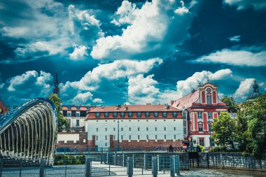 Muhteşem Mimarlık ve Kırbaç Kiliseleri