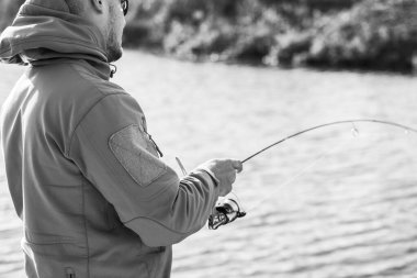 Gölde alabalık avı