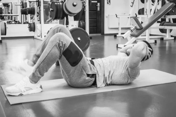 Een Man Gaat Sporten Sportschool — Stockfoto