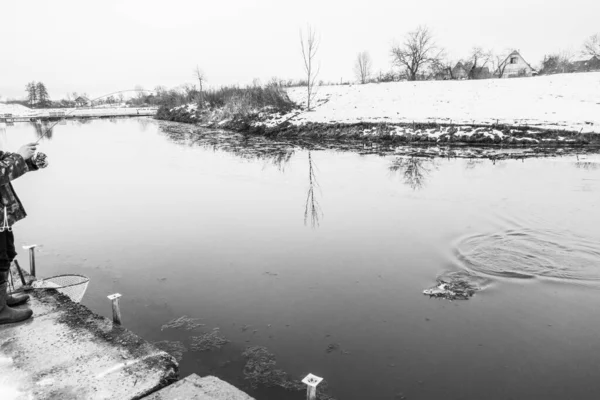 Rybaření Pstruhů Jezeře — Stock fotografie