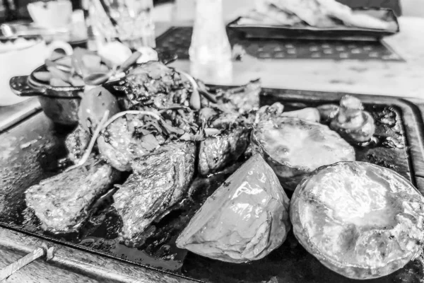 Steak Burgonya Tálcán Élelmiszer Háttér — Stock Fotó