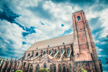 Muhteşem Mimarlık ve Kırbaç Kiliseleri