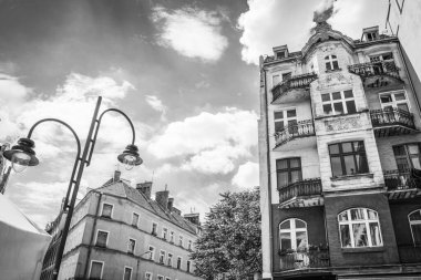 Eski Polonya şehrinin mimarisi. Pençe