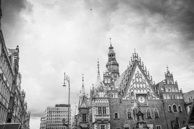 Wroclaw 'daki güzel pazar meydanı, güzel eski evler.