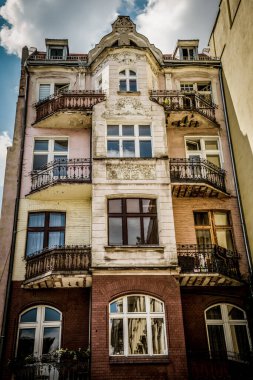 Wroclaw, Polonya - 17 Haziran 2019. Eski Polonya şehrinin mimarisi. Pençe