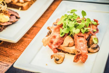 Geleneksel Danimarka Sandviçleri Tabakta