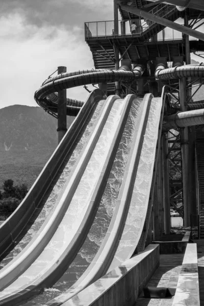 Menino Monta Slide Parque Aquático — Fotografia de Stock