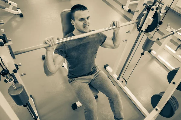 Een Man Gaat Sporten Sportschool — Stockfoto