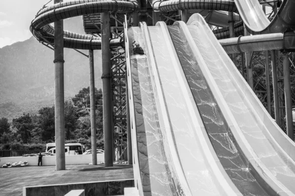 Jongen Rijdt Een Dia Het Waterpark — Stockfoto