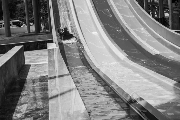 Garçon Monte Toboggan Dans Parc Aquatique — Photo