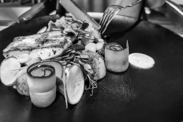 Poleiro Lúcio Grelhado Com Fundo Comida Legumes — Fotografia de Stock