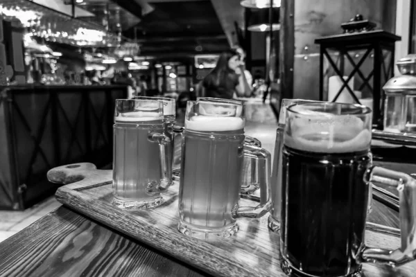 Güzel Bir Barda Bira Atıştırmalıklar — Stok fotoğraf