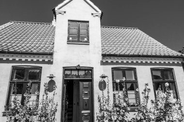 Resimli bir köyde güzel bir Danimarka mimarisi