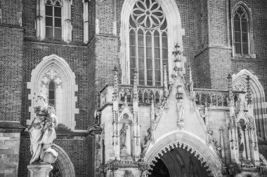 Muhteşem Mimarlık ve Kırbaç Kiliseleri