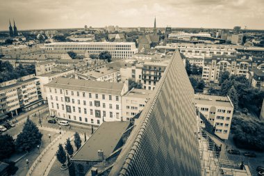 Wroclaw, Polonya - 15 Haziran 2019 Wroclaw Evleri ve Wroclaw şehrinin sokakları. Şehir manzarası