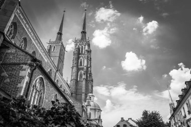 Muhteşem Mimarlık ve Kırbaç Kiliseleri