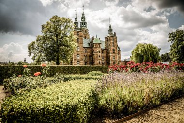 Kopenhag, Danimarka - 24 Temmuz 2019. Kopenhag 'daki Güzel Rosenborg Kalesi