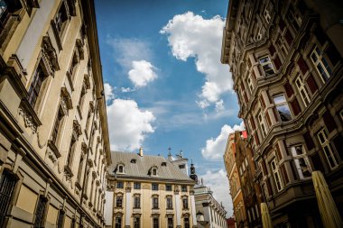 Wroclaw, Polonya - 17 Haziran 2019. Eski Polonya şehrinin mimarisi. Pençe