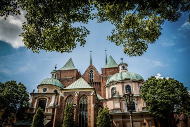 Wroclaw, Polonya - 17 Haziran 2019. Eski Polonya şehrinin mimarisi. Pençe