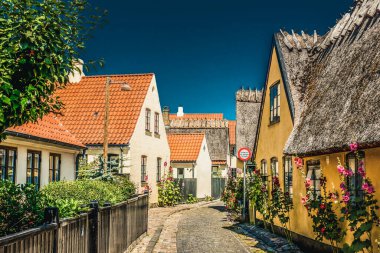 Resimli bir köyde güzel bir Danimarka mimarisi