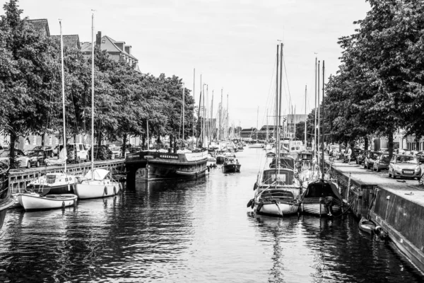 Coloridas Casas Históricas Viejos Barcos Madera Ubicados Canal Famosa Christianshavn — Foto de Stock