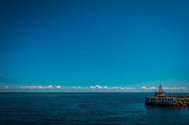 Yatları olan güzel Danimarka limanı