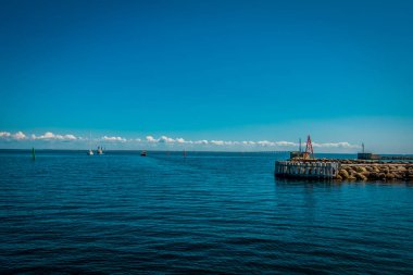 Yatları olan güzel Danimarka limanı