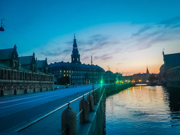 哥本哈根夏季美丽的建筑旅游背景 — 图库照片