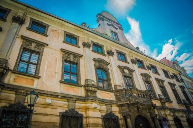 Eski Polonya şehrinin mimarisi. Pençe