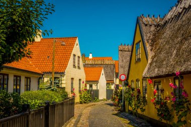 Resimli bir köyde güzel bir Danimarka mimarisi