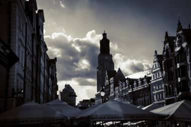 Muhteşem Mimarlık ve Kırbaç Kiliseleri