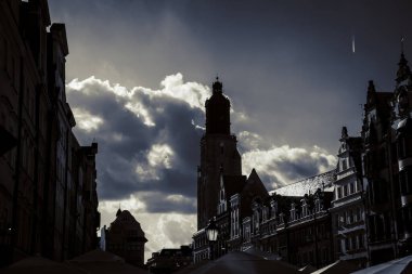 Muhteşem Mimarlık ve Kırbaç Kiliseleri